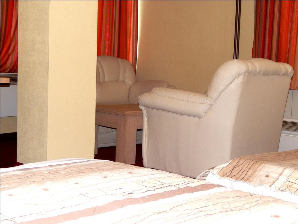 Hotel Emka تيتوفو الغرفة الصورة